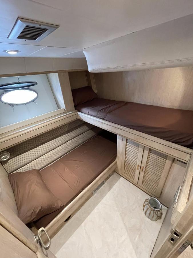 Hotel Yacht Sotavento Sant Adrià de Besòs Exteriör bild